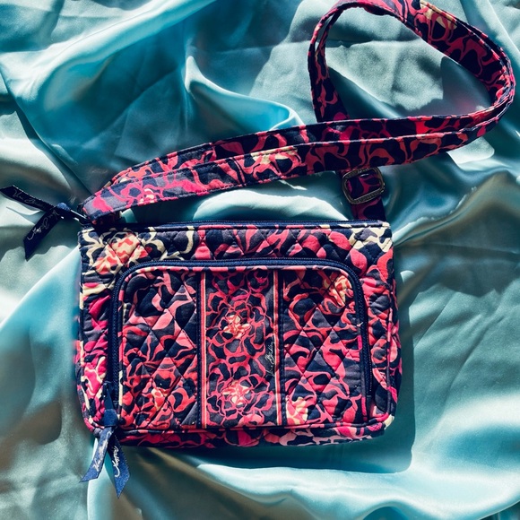 Vera Bradley Handbags - Vera Bradley Mini Hipster Crossbody Katalina Pink Floral Quilted Bag 🌸
